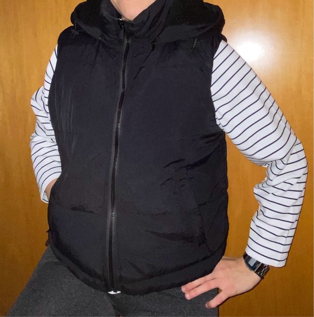 Chaleco acolchado capucha mujer Pull&Bear negro