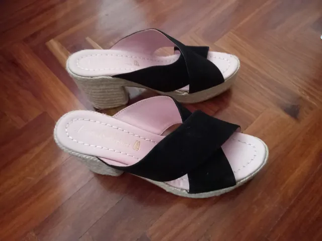 Sandalias negras tacón esparto