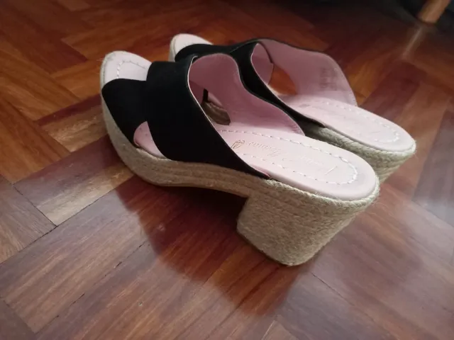 Sandalias negras tacón esparto