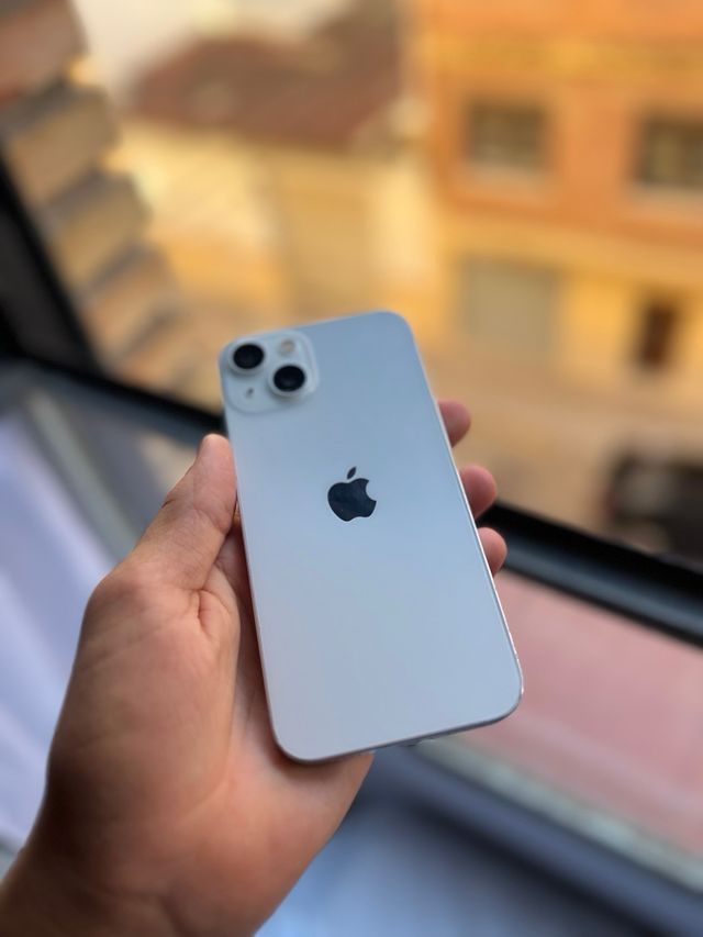 iPhone 13 con cargador y caja original