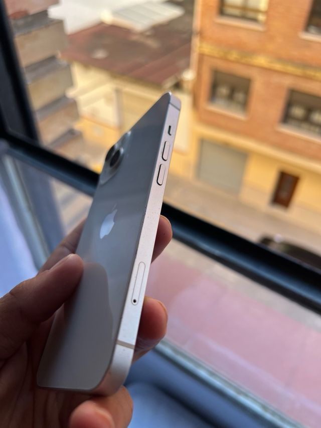 iPhone 13 con cargador y caja original