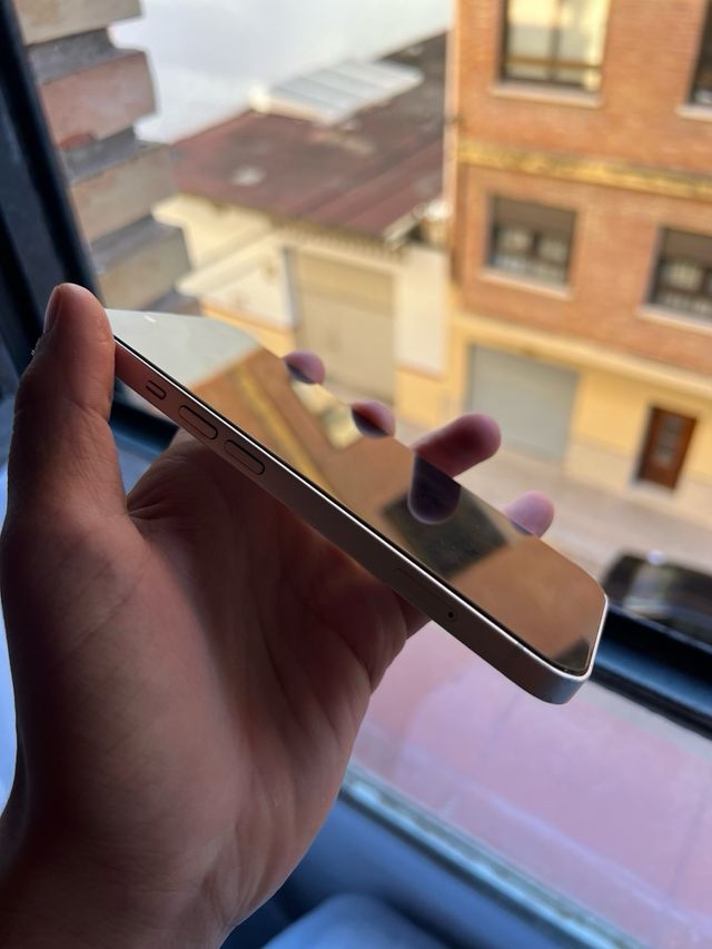 iPhone 13 con cargador y caja original