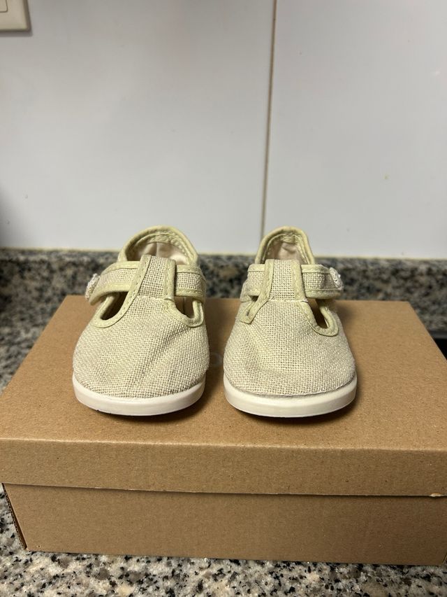 Zapatitos de bebé de pisamonas