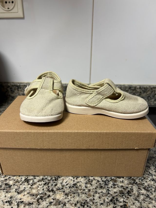 Zapatitos de bebé de pisamonas