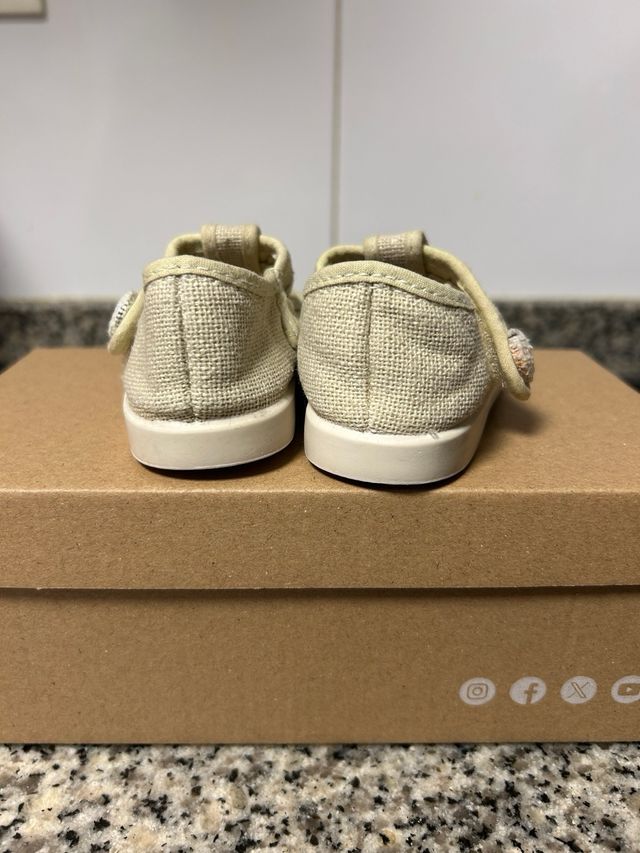 Zapatitos de bebé de pisamonas