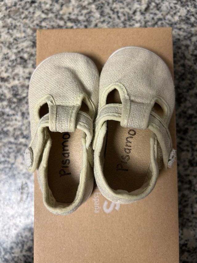 Zapatitos de bebé de pisamonas