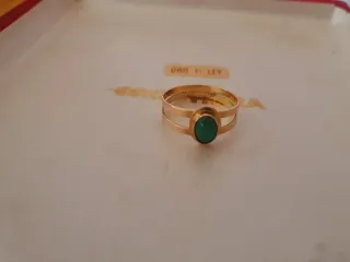 Anillo Oro 18K con Esmeralda
