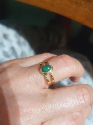 Anillo Oro 18K con Esmeralda