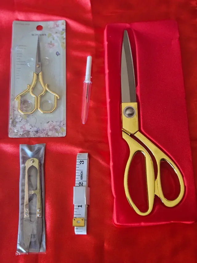 Kit Tijeras Costura Doradas + Cinta Métrica