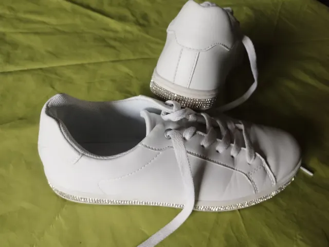 Zapatillas blancas de cordones