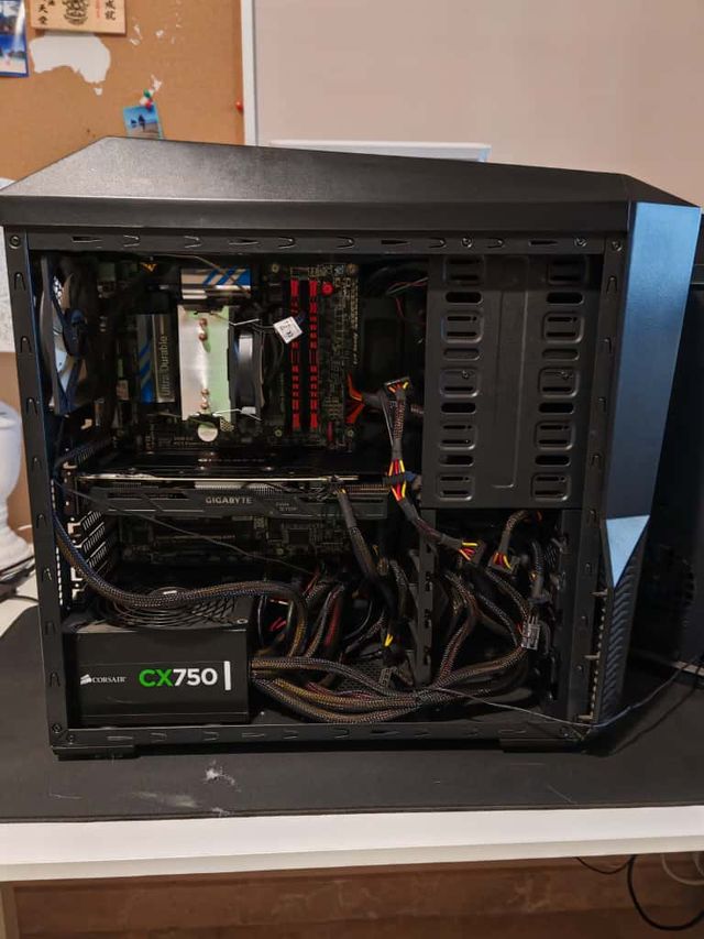 PC Sobremesa Gigabyte (Placa Base Averiada)