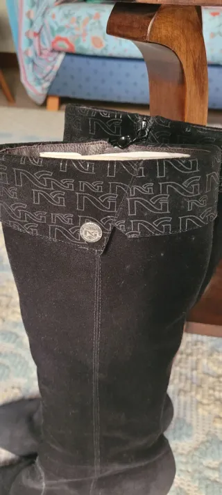 Stivali Guess scamosciati neri