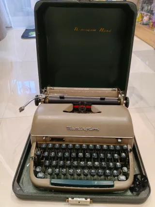 Macchina da scrivere Remington Rand