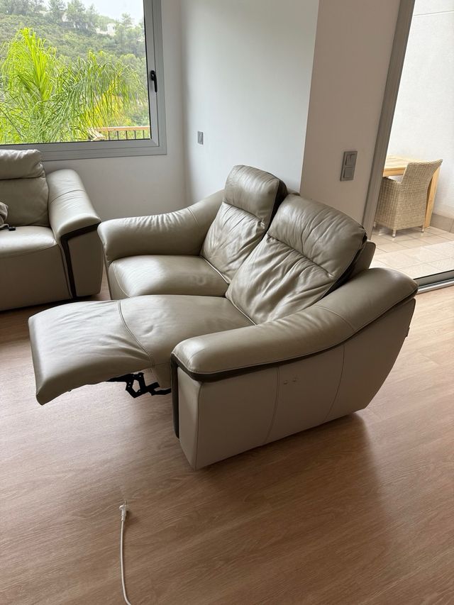 Sofá de piel beige KIBUC