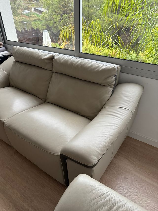 Sofá de piel beige KIBUC