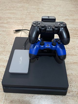 Console PS4 + 2 Controller + Hard Disk 640gb