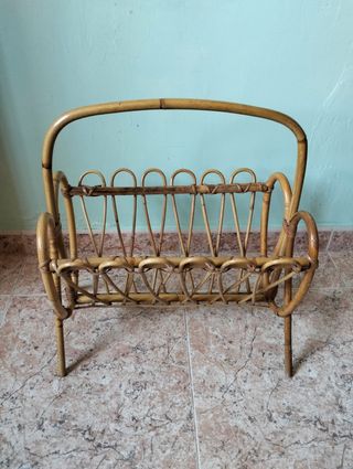 Revistero de bambú vintage
