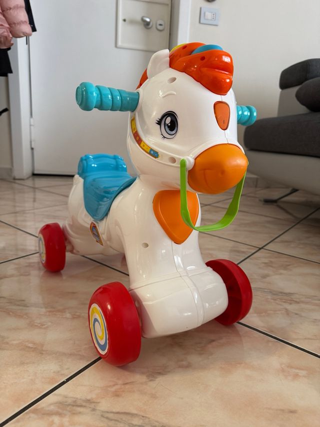 Cavalluccio Clementoni cavalcabile o dondolo