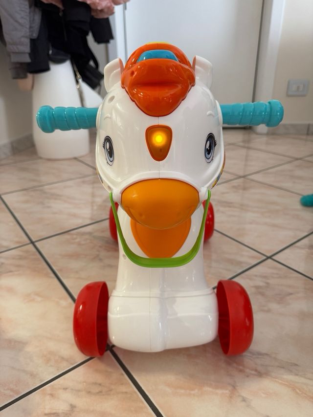 Cavalluccio Clementoni cavalcabile o dondolo