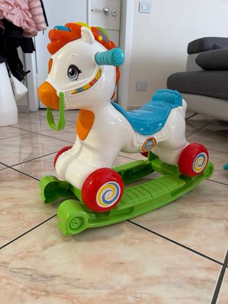 Cavalluccio Clementoni cavalcabile o dondolo