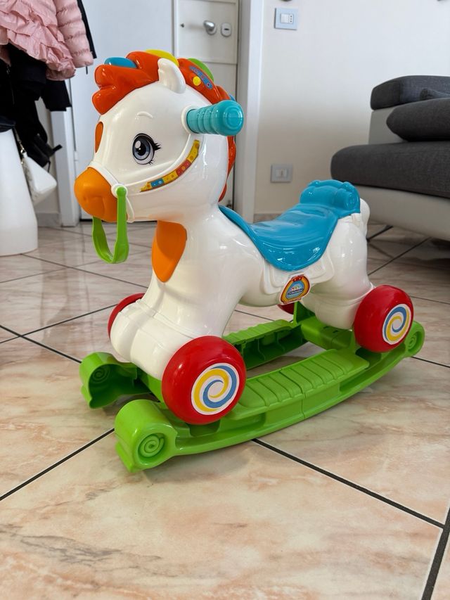 Cavalluccio Clementoni cavalcabile o dondolo