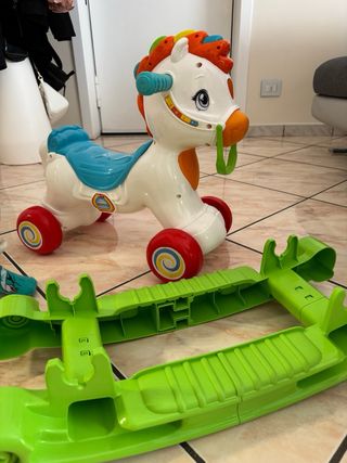 Cavalluccio Clementoni cavalcabile o dondolo