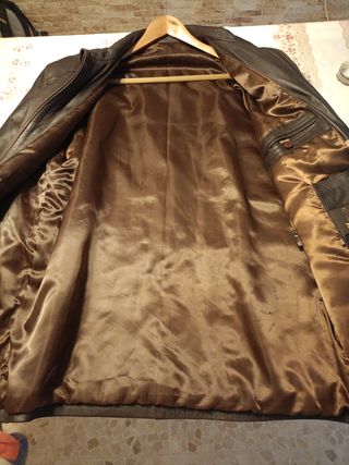 Chaqueta de piel marrón