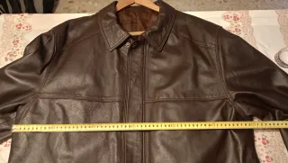 Chaqueta de piel marrón