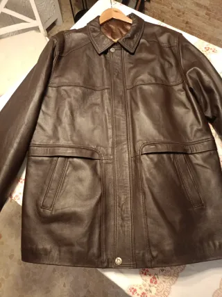 Chaqueta de piel marrón
