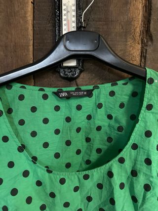 Blusa Zara verde lunares negros