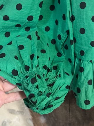 Blusa Zara verde lunares negros