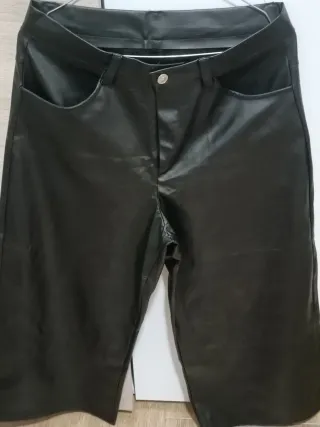 Pantalón culotte efecto piel negro
