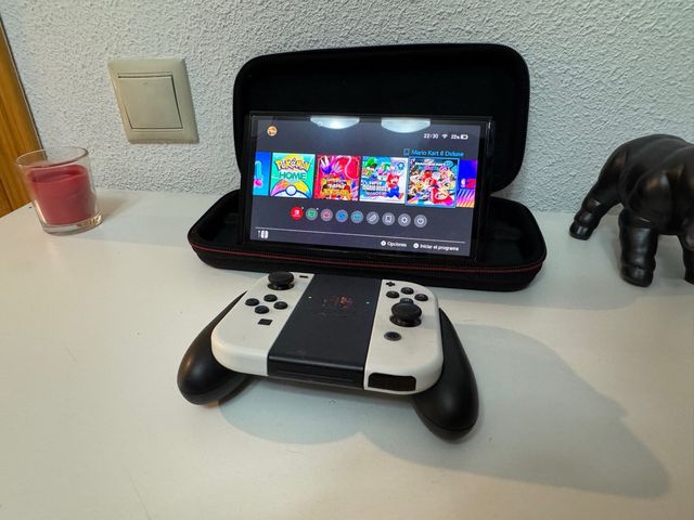 Nintendo Switch OLED Bianca e Nera