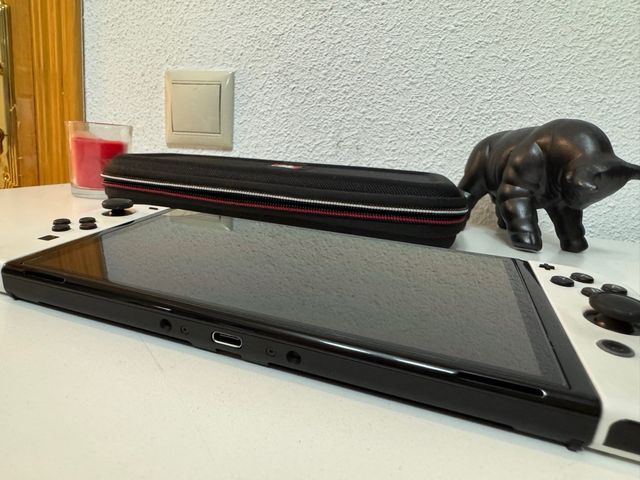 Nintendo Switch OLED Bianca e Nera