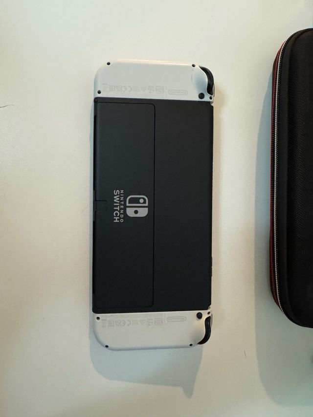 Nintendo Switch OLED Bianca e Nera