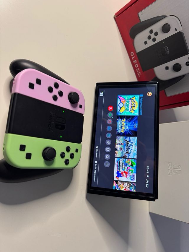 NINTENDO SWITCH OLED BRANCA E NEGRA
