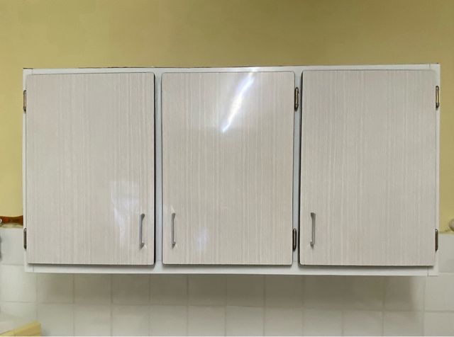 Mesa,sillas y armario de formica para cocina