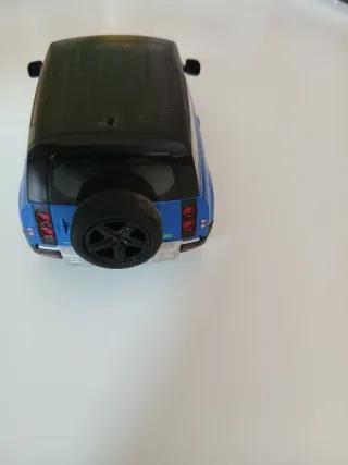 Maquetas Ford GT y Land Rover Defender