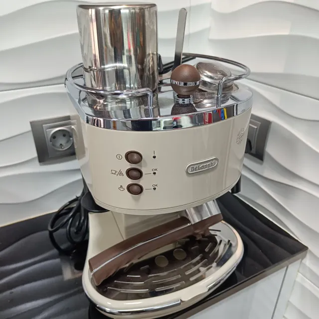 Cafetera Expreso Retro Delonghi Beige