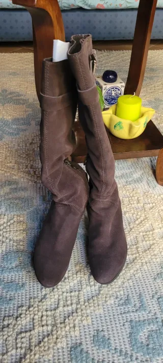 Stivali Geox scamosciati marrone donna