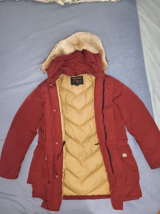 Cazadora Woolrich Roja con Capucha y Pelo