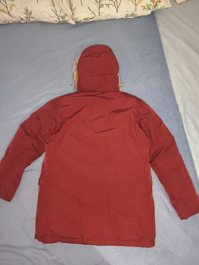 Cazadora Woolrich Roja con Capucha y Pelo