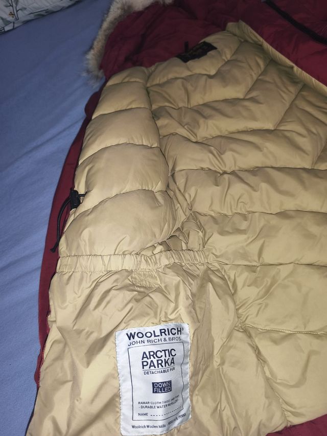 Cazadora Woolrich Roja con Capucha y Pelo