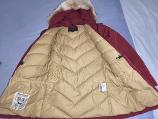 Cazadora Woolrich Roja con Capucha y Pelo