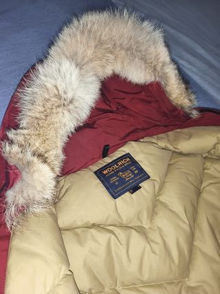 Cazadora Woolrich Roja con Capucha y Pelo