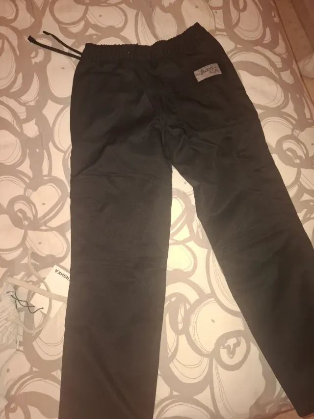 Pantalón cargo técnico Bershka negro