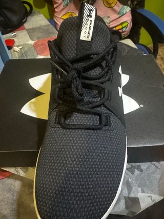 Zapatillas Under Armour Charged Decoy sin usar