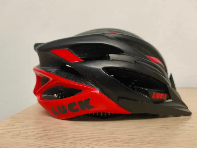 Casco MTB Luck Negro y Rojo