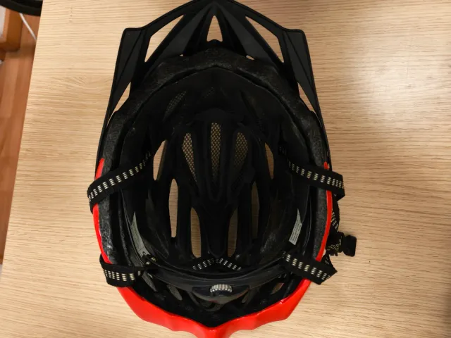 Casco MTB Luck Negro y Rojo