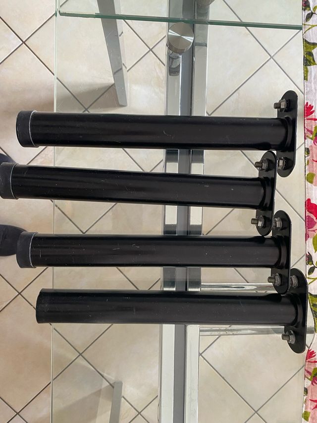 Piedini letto neri in metallo e plastica